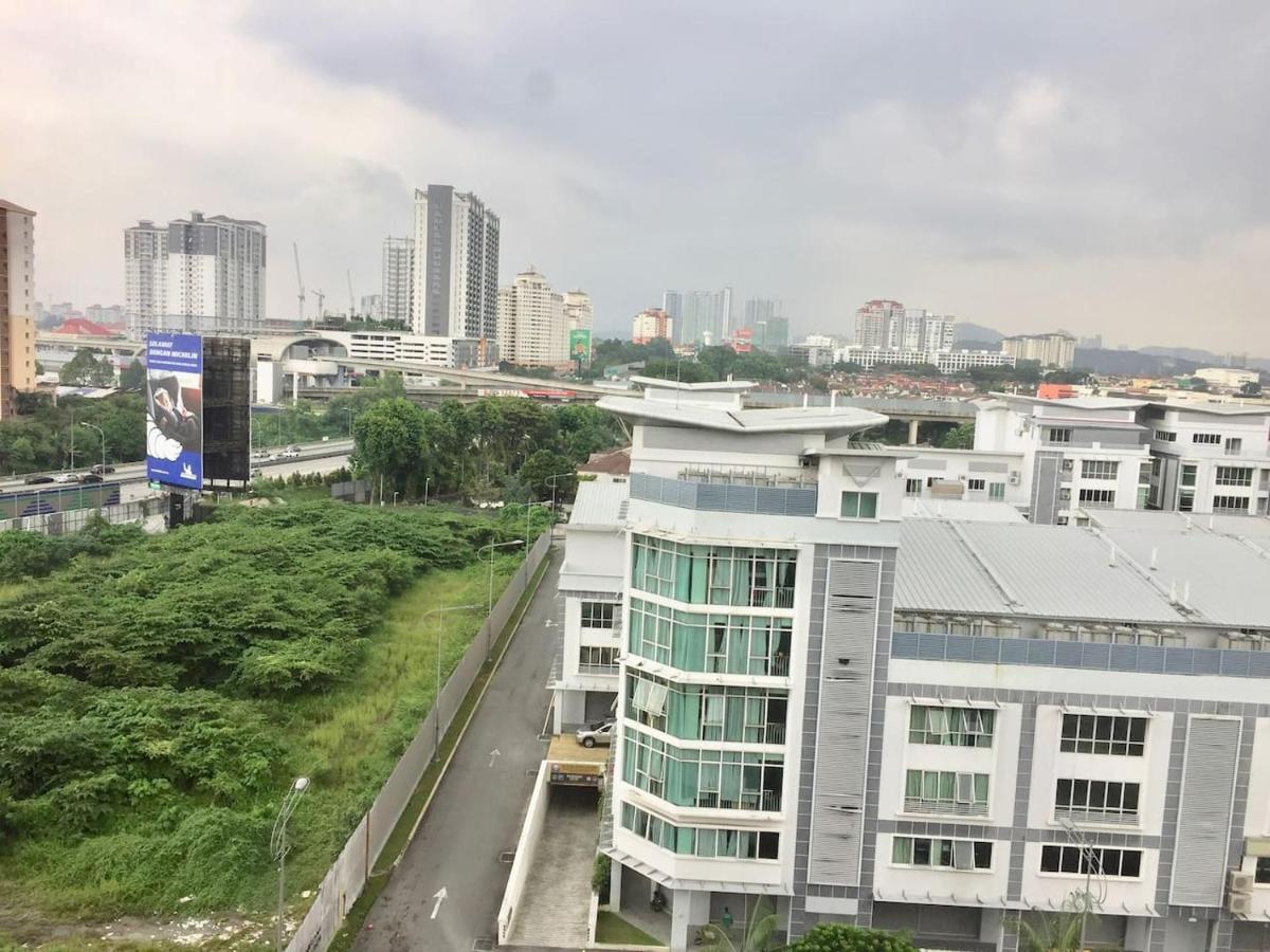 Cozy Kelana Jaya Semi-D Apt Near Mall, College & Hospital Petaling Jaya Exterior photo