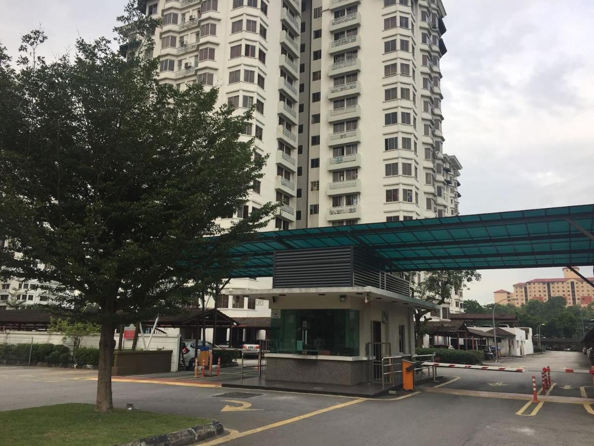 Cozy Kelana Jaya Semi-D Apt Near Mall, College & Hospital Petaling Jaya Exterior photo