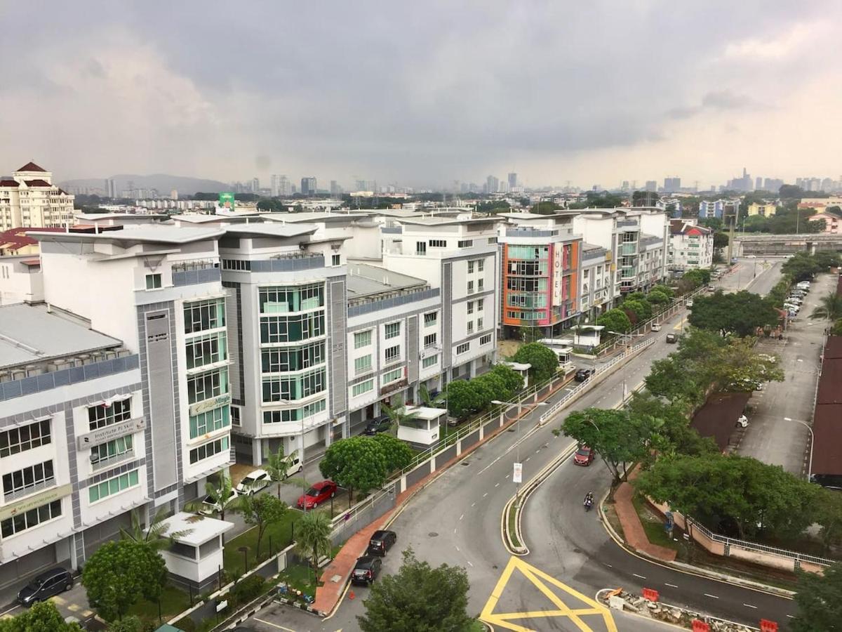 Cozy Kelana Jaya Semi-D Apt Near Mall, College & Hospital Petaling Jaya Exterior photo