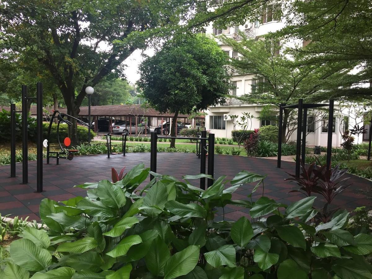 Cozy Kelana Jaya Semi-D Apt Near Mall, College & Hospital Petaling Jaya Exterior photo